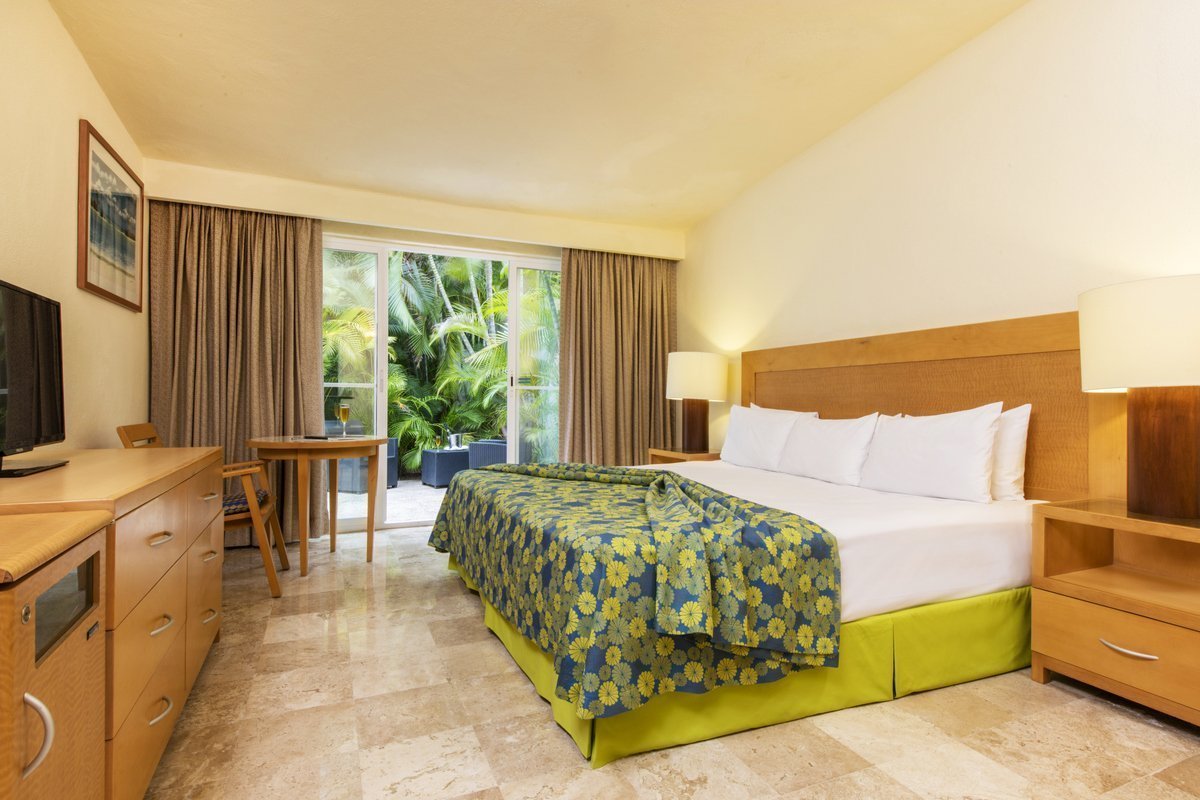 Discover our hotel Krystal Puerto Vallarta Hotel